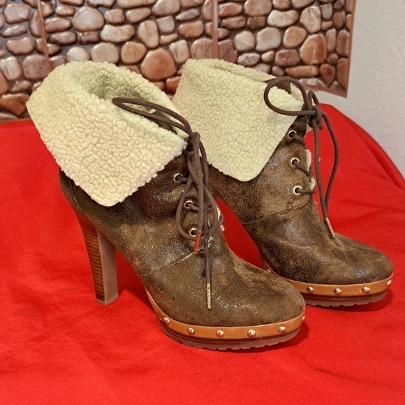 Micheal Kors Foot Petals Cognac studded Leather Ankle Boots. - Picture 1 of 6